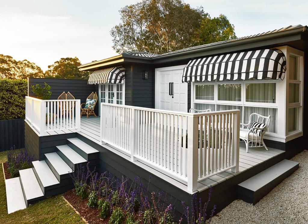 awning shading a Brisbane deck with clear, post‑free space